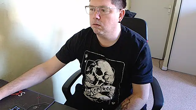 blueandwhite1 online show from 02/02/25, 09:51