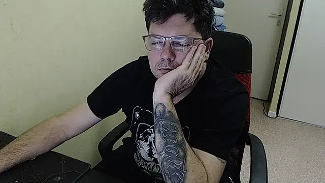 blueandwhite1 online show from 02/04/25, 09:31