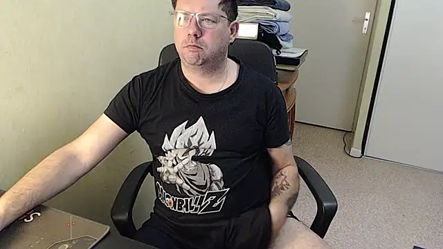 blueandwhite1 online show from 02/05/25, 08:21