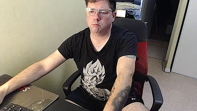 blueandwhite1 online show from 02/07/25, 03:52