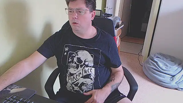 blueandwhite1 online show from 02/13/25, 03:46