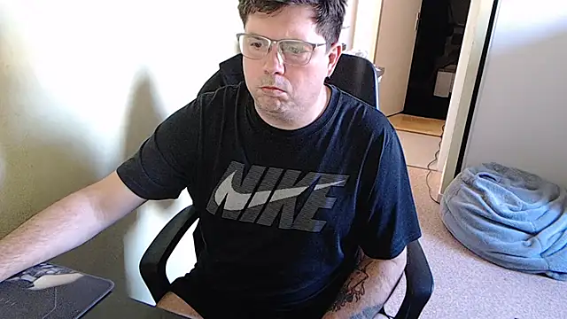 blueandwhite1 online show from 02/14/25, 03:58