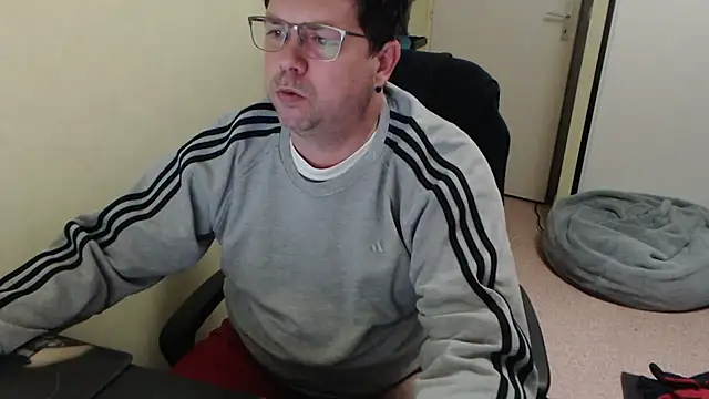 blueandwhite1 online show from 03/01/25, 08:21