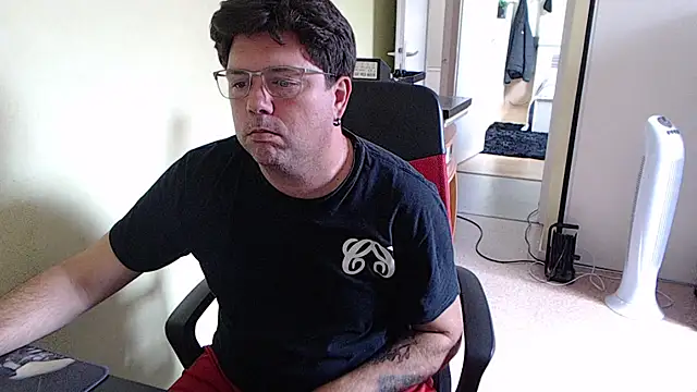 blueandwhite1 online show from 09/09/25, 02:49