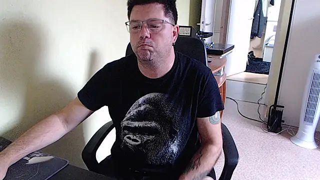 blueandwhite1 online show from 09/20/25, 07:53