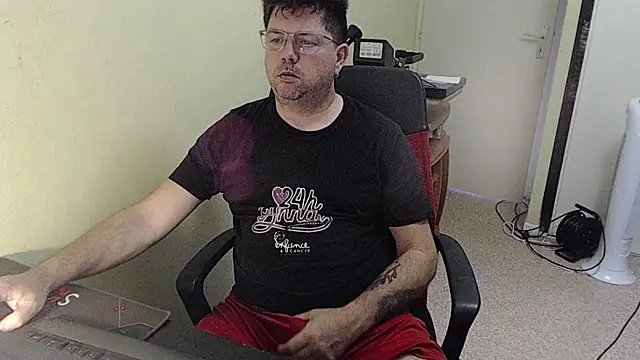 blueandwhite1 online show from 10/25/25, 07:27