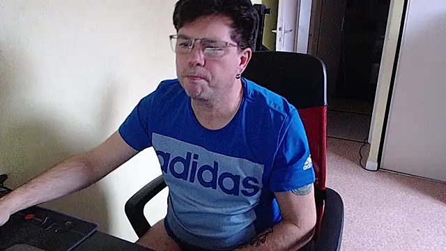 blueandwhite1 online show from 02/17/26, 04:02