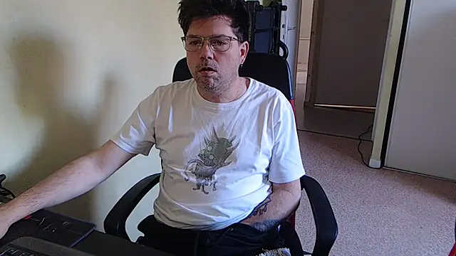 blueandwhite1 online show from 04/04/26, 08:45