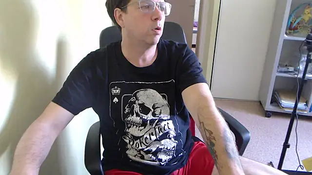 blueandwhite1 online show from 04/23/26, 02:30