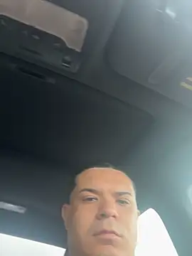 Snapshot of YadielPublic chatting on 10/17/25, 08:00 YadielPublic online show from 10/17/25, 08:00