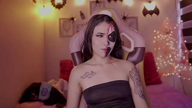  chloe moons  online show from 10/15/25, 09:26