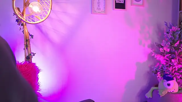  chloe moons  online show from 11/21/25, 07:34