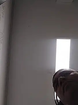 danigarci2307 online show from 12/17/25, 03:01