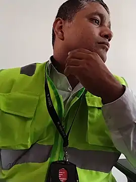 danigarci2307 online show from 12/22/25, 09:01