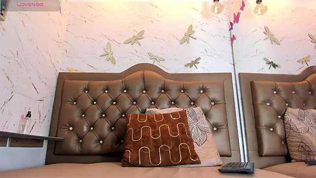 Zoe-Johnson  online show from 09/12/25, 09:37