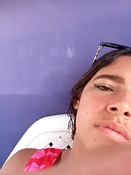 Zoe-Johnson  online show from 10/19/25, 07:47