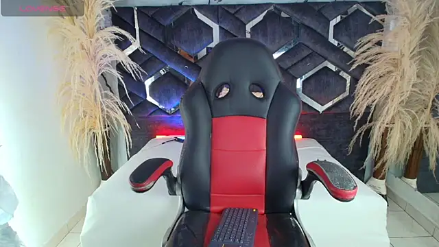 Zoe-Johnson  online show from 11/06/25, 09:48