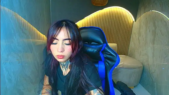 Snapshot of roux_r chatting on 02/07/26, 09:07 roux r online show from 02/07/26, 09:07