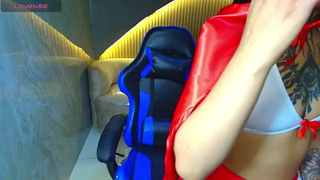 Snapshot of roux_r chatting on 02/11/26, 08:25 roux r online show from 02/11/26, 08:25