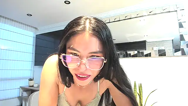 Snapshot of sasha_jonne chatting on 09/17/25, 10:44 sasha jonne online show from 09/17/25, 10:44