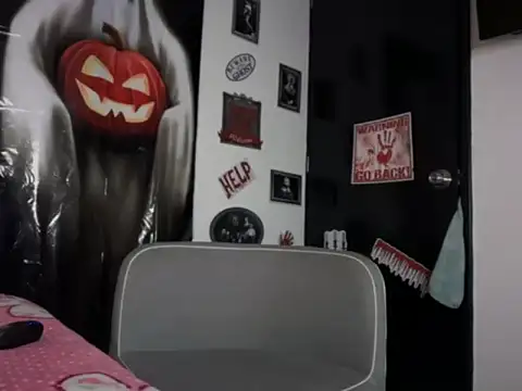 Snapshot of sasha_jonne chatting on 10/31/25, 02:45 sasha jonne online show from 10/31/25, 02:45