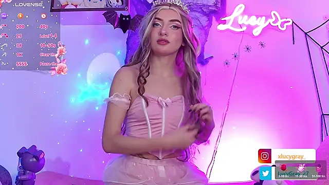 Snapshot of LucyGray chatting on 10/31/25, 05:30 LucyGray online show from 10/31/25, 05:30