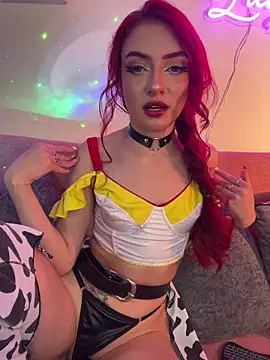 Snapshot of LucyGray chatting on 11/18/25, 04:39 LucyGray online show from 11/18/25, 04:39