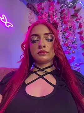 Snapshot of LucyGray chatting on 12/01/25, 04:28 LucyGray online show from 12/01/25, 04:28