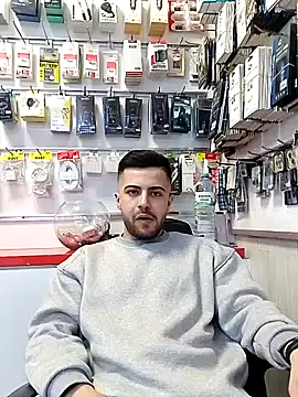 Snapshot of Ozi1910 chatting on 11/26/25, 08:32 Ozi1910 online show from 11/26/25, 08:32