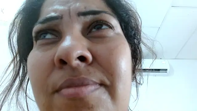 Snapshot of 69smallstar chatting on 11/24/25, 06:18 69smallstar online show from 11/24/25, 06:18