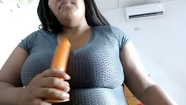 Snapshot of 69smallstar chatting on 12/03/25, 06:17 69smallstar online show from 12/03/25, 06:17