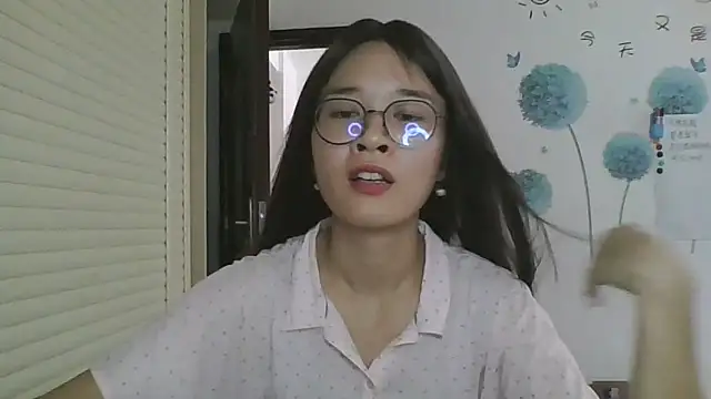 Snapshot of Monice1314 chatting on 10/14/25, 03:40 Monice1314 online show from 10/14/25, 03:40