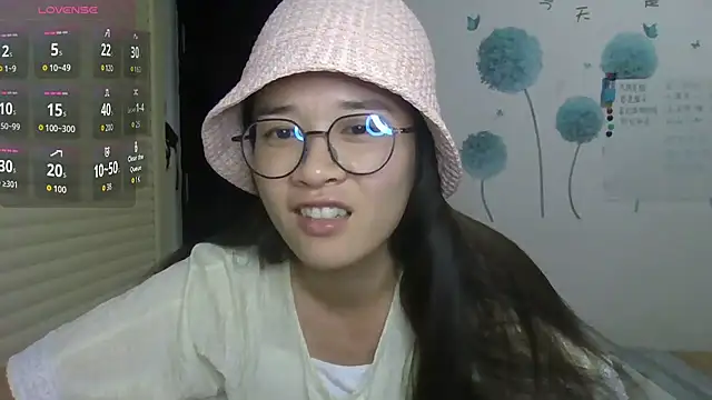 Snapshot of Monice1314 chatting on 10/18/25, 02:07 Monice1314 online show from 10/18/25, 02:07