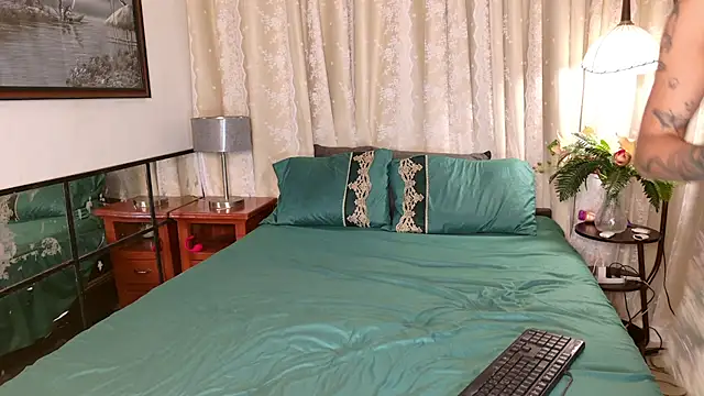 PrettyStranger online show from 09/14/25, 10:47