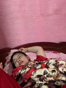 Snapshot of Star-sweet chatting on 10/13/25, 01:27 Star-sweet online show from 10/13/25, 01:27