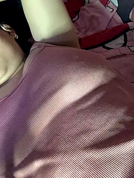 Snapshot of Star-sweet chatting on 10/22/25, 06:35 Star-sweet online show from 10/22/25, 06:35