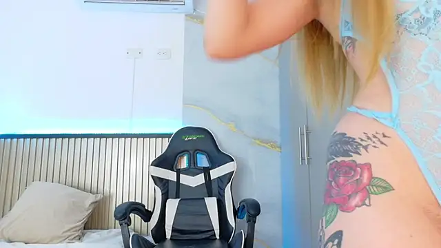 Sammy Lovee online show from 10/07/25, 07:44