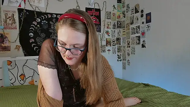 WonderConnie1 online show from 09/29/25, 06:02