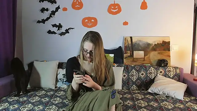 WonderConnie1 online show from 10/28/25, 09:28