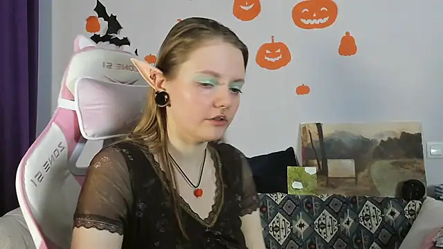 WonderConnie1 online show from 10/31/25, 10:16