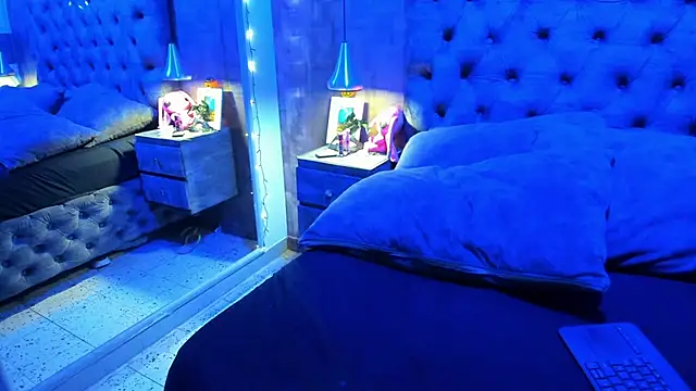 yiyisandoval online show from 11/17/25, 08:47