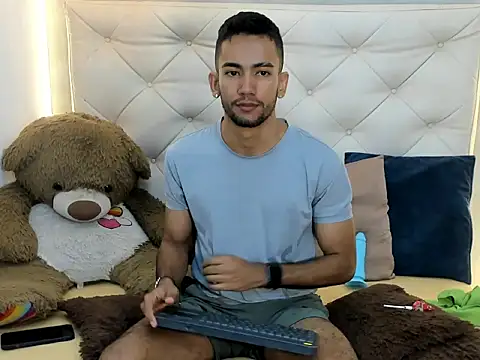 Snapshot of MaicolParker_ chatting on 03/20/26, 01:27 MaicolParker online show from 03/20/26, 01:27