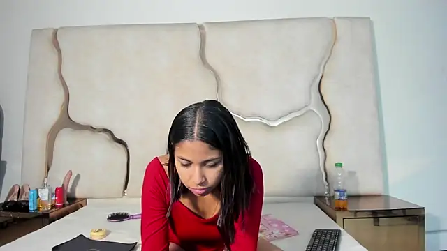 Amaia Sophia online show from 12/15/25, 07:18