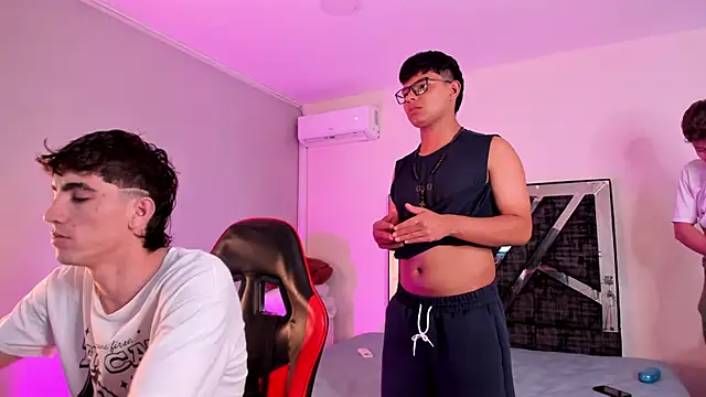 Handsomeboyss19 online show from 02/21/26, 04:02