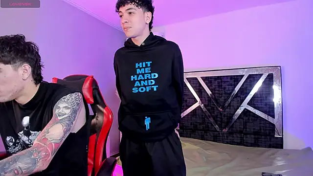 Handsomeboyss19 online show from 04/21/26, 02:37