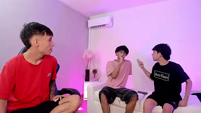 Handsomeboyss19 online show from 05/28/26, 08:39