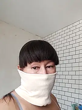 Snapshot of Luu-Lii777 chatting on 09/22/25, 04:58 Luu-Lii777 online show from 09/22/25, 04:58