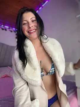 Mia salinass online show from 04/04/26, 07:22