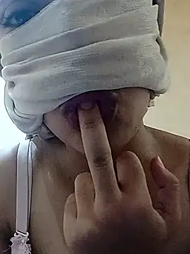 Snapshot of salma14 chatting on 09/21/25, 05:58 salma14 online show from 09/21/25, 05:58