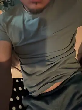 Snapshot of juniorl1 chatting on 12/17/25, 05:19 juniorl1 online show from 12/17/25, 05:19